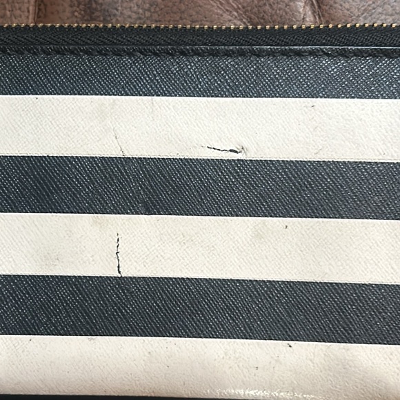 Michael Kors Black & White Striped Patterned Long Zippy Wallet - Picture 4 of 9